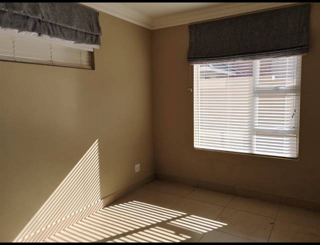 4 BEDROOM TOWNHOUSE FOR SALE IN LILYVALE S H